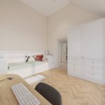 Easy SN 145 Ansicht des Studentenzimmers mit Schreibtisch, Bett und Einbauschrank