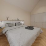 Easy SN 145 Schlafzimmer mit Blick auf das Bett und den Einbauschrank